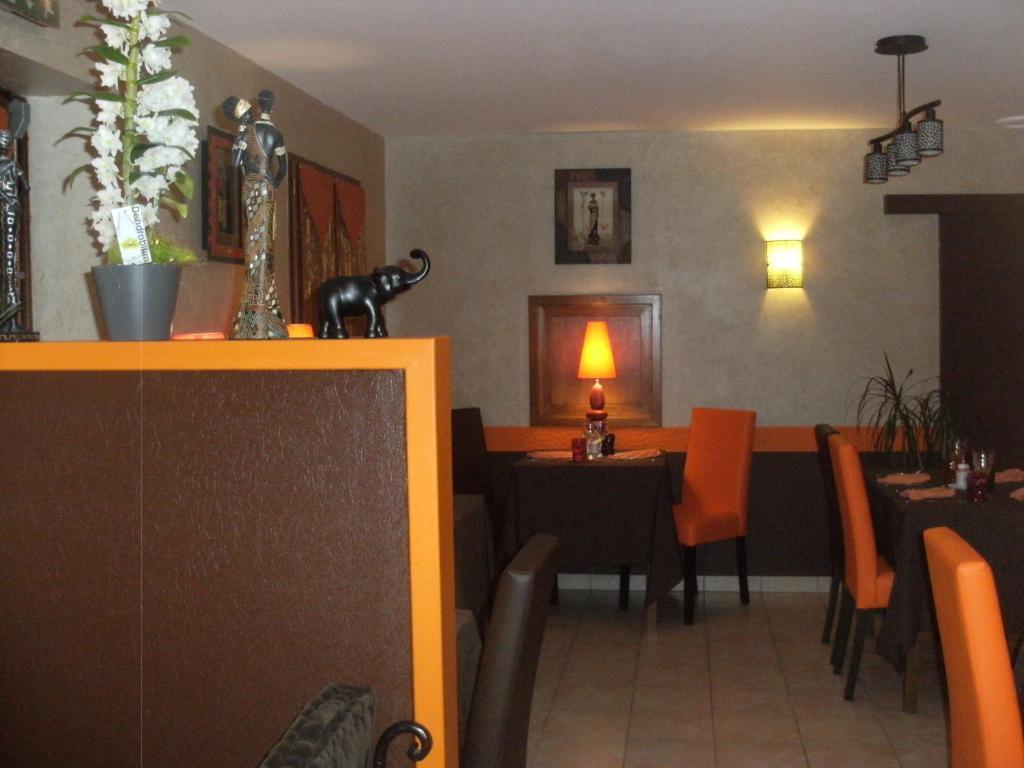 Les Confins Du Perche Hotel Tuffé Екстериор снимка