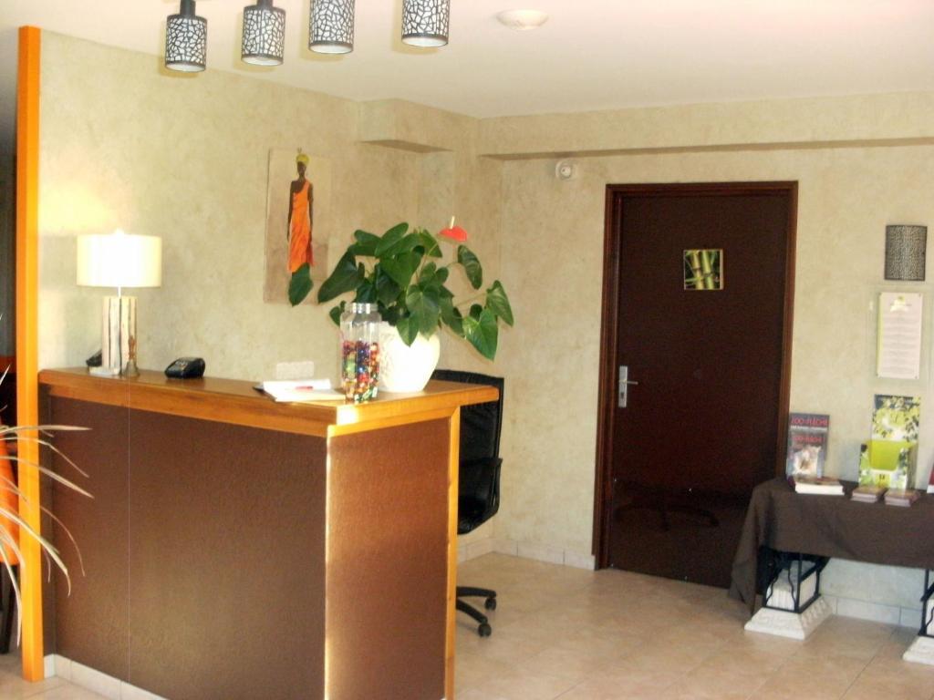 Les Confins Du Perche Hotel Tuffé Екстериор снимка